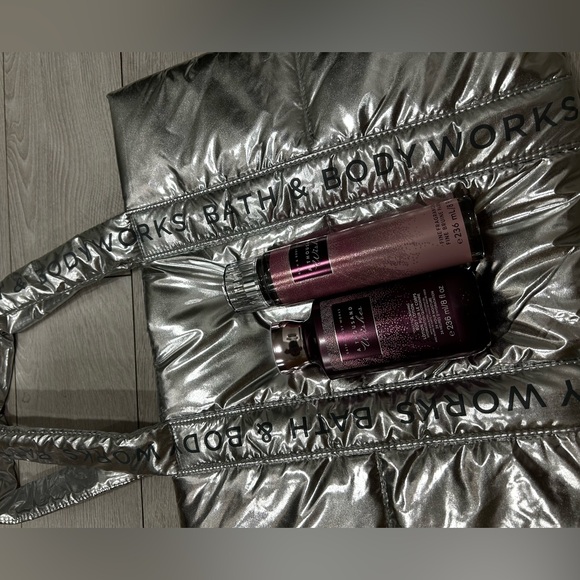 Bath And Body Works Exclusive Black Friday Puffy Silver Tote (18.5"x14") - Picture 2 of 4